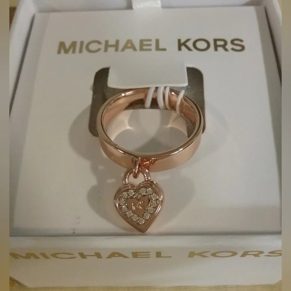 BRAND NEW MICHAEL KORS CRYSTAL HEART GOLD RING - Size 7